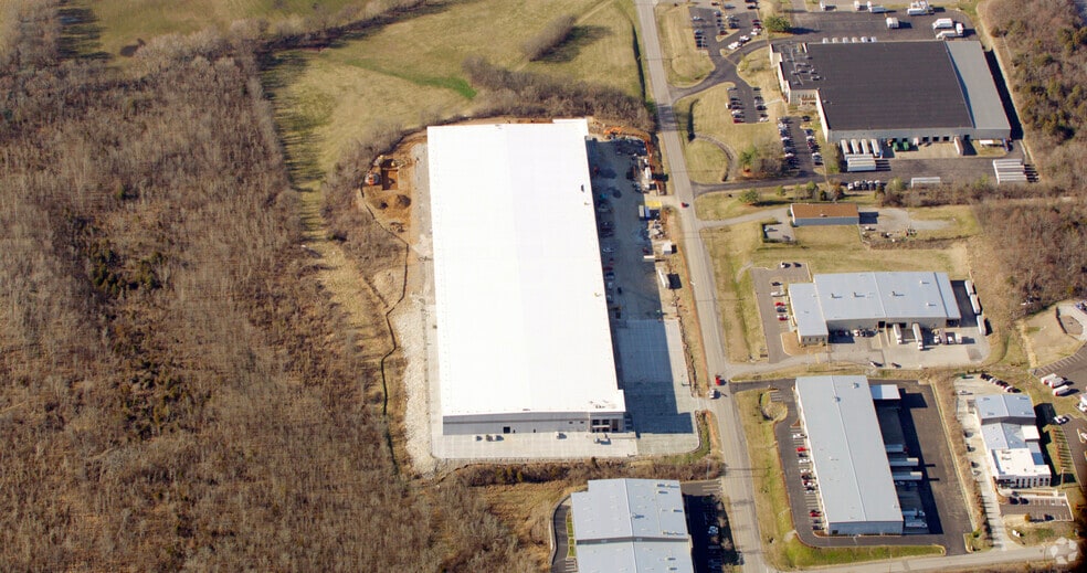More Photos Of 7351-7361 Cockrill Bend Blvd, Nashville Distribution For Lease