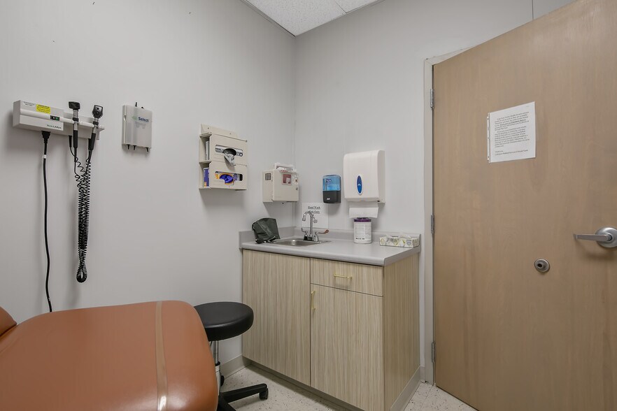 More Photos Of 7 E Duncan St, Lillington Medical For Sale