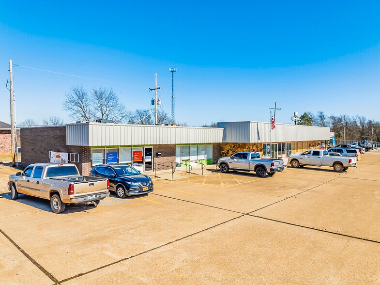 More Photos Of 1601-1623 E Jackson St, Hugo General Retail For Sale