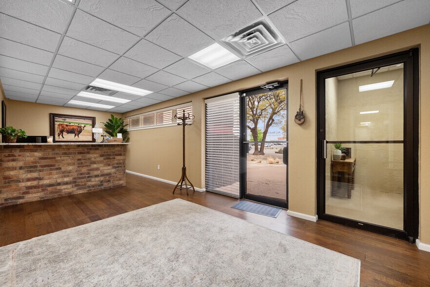 More Photos Of 2529 74th St, Lubbock Office For Lease