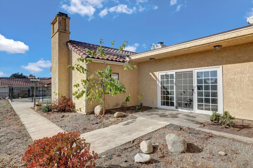 More Photos Of 784 Pomello Dr, Claremont Assisted Living For Lease