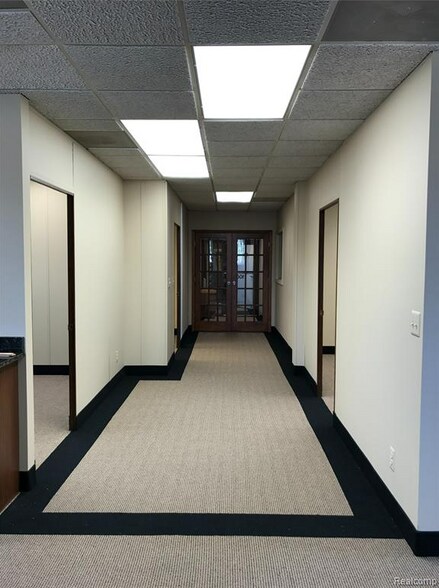 More Photos Of 2820 W Maple Rd, Troy Office For Sale