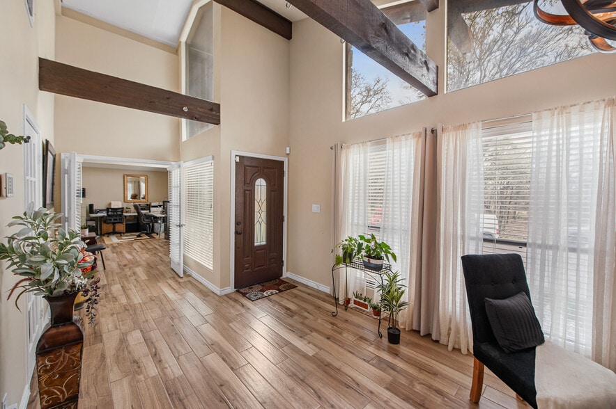 More Photos Of 101 Hunters Glen Dr, San Marcos Flex For Sale