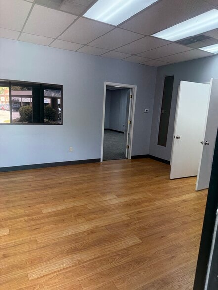 More Photos Of 300 S Rodney Parham Rd, Little Rock General Retail For Lease