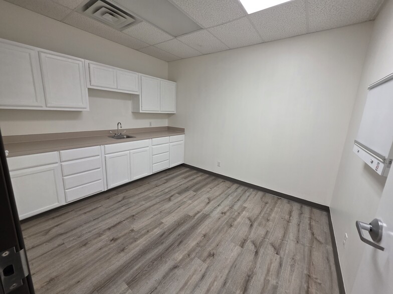 More Photos Of 5601-5605 Virginia Pky, McKinney Medical For Lease
