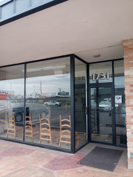 More Photos Of 1733-1737 E McDowell Rd, Phoenix General Retail For Lease