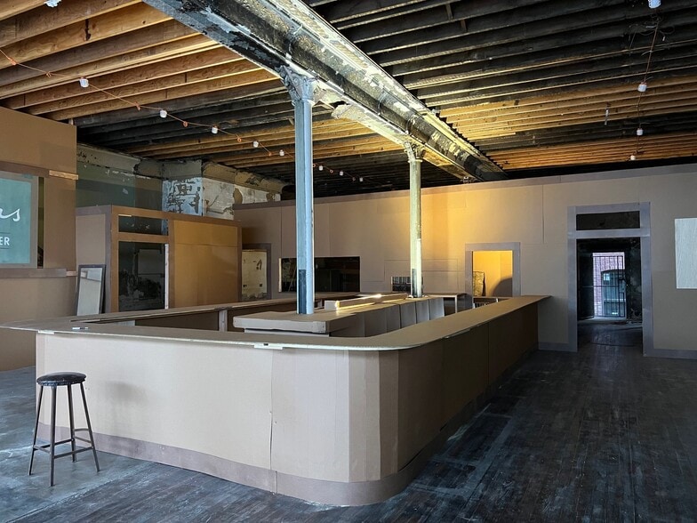 More Photos Of 933-935 Broadway Blvd, Kansas City Storefront Retail Residential For Lease