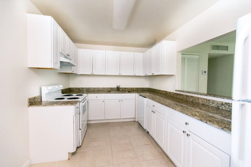 More Photos Of 8445 Springtree Dr, Sunrise Apartments For Sale