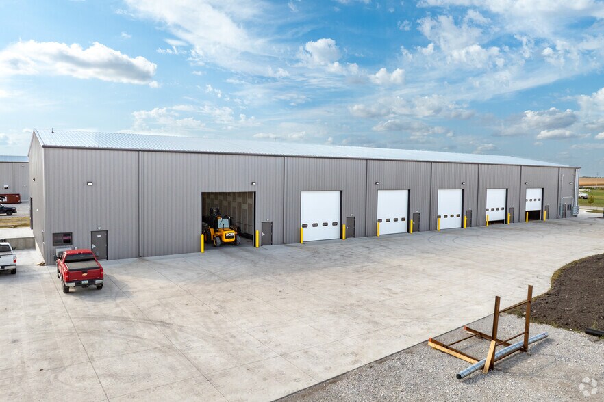 Primary Photo Of 1407 NW Laurel St, Elkhart Warehouse For Sale