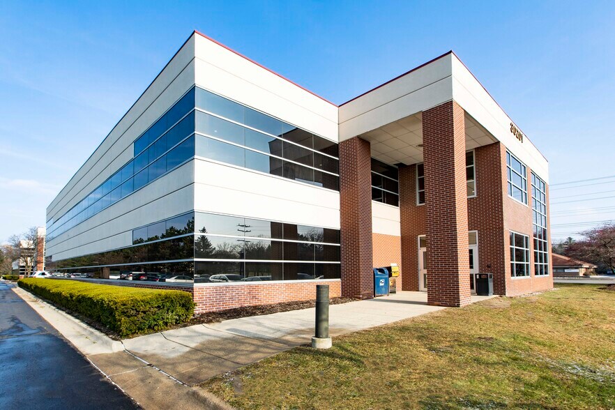 More Photos Of 30201 Orchard Lake Rd, Farmington Hills Office For Sale