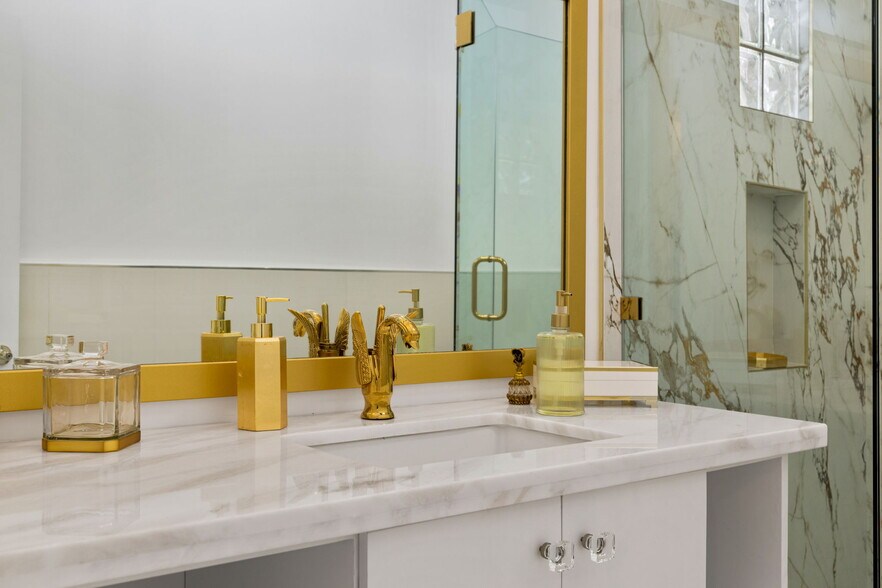 More Photos Of 120 W Vereda Sur, Palm Springs Hotel For Sale