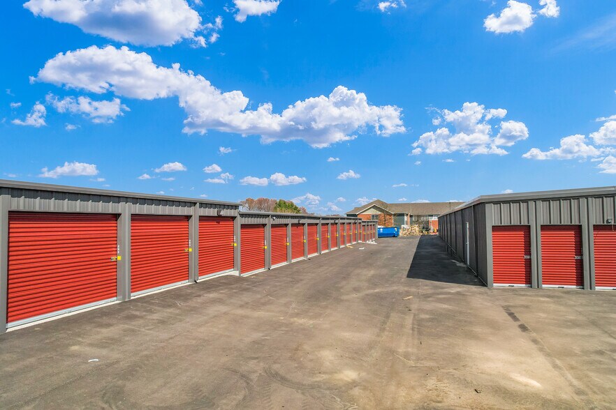 More Photos Of 1601 Colorado ave, Urbana Self Storage For Sale