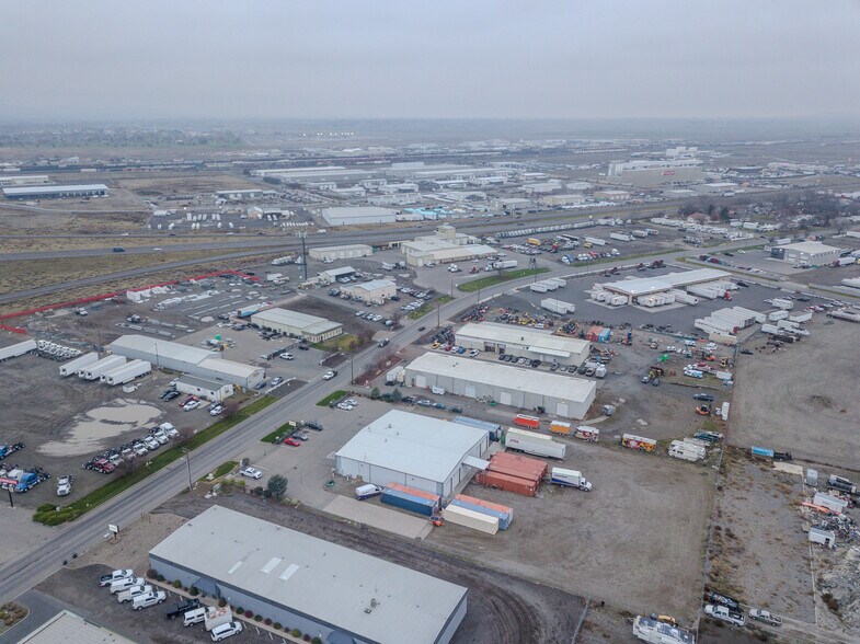 More Photos Of 2525 N Commercial Ave, Pasco Warehouse For Lease
