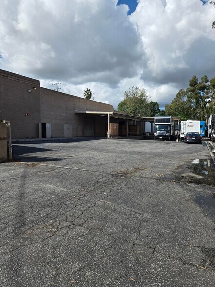 More Photos Of 14937 San Fernando Mission Blvd, Mission Hills Manufacturing For Lease