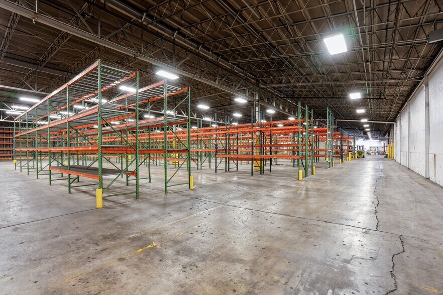 More Photos Of 2301 Fleur Dr, Des Moines Warehouse For Sale