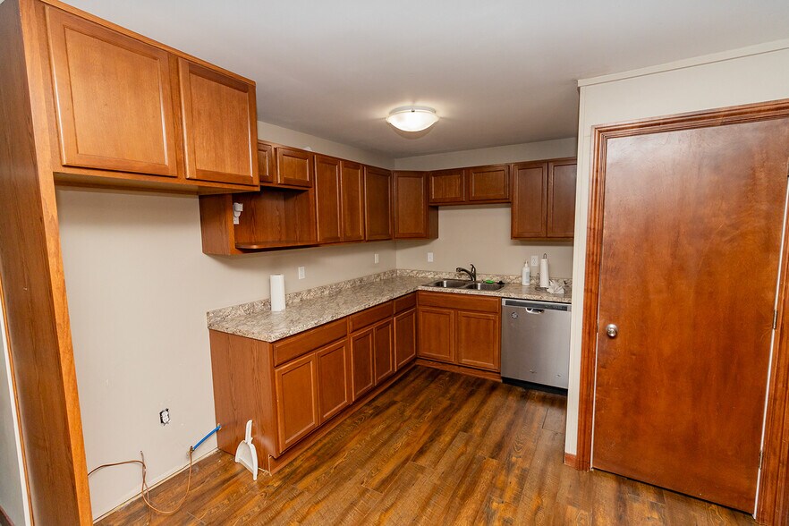 More Photos Of 1627 S Hillside St, Wichita Freestanding For Sale