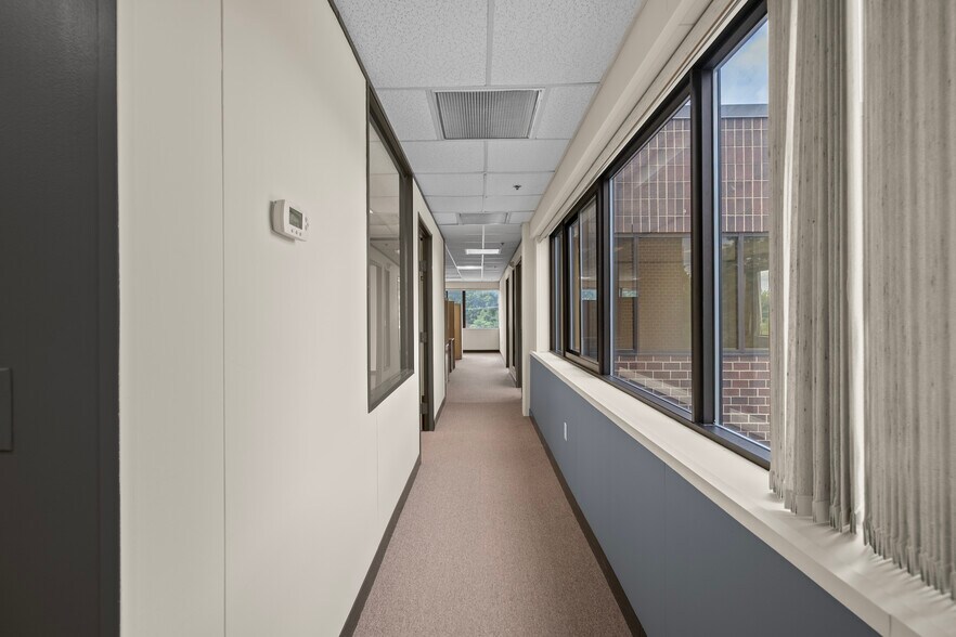 More Photos Of 1 Olde North Rd, Chelmsford Office For Lease