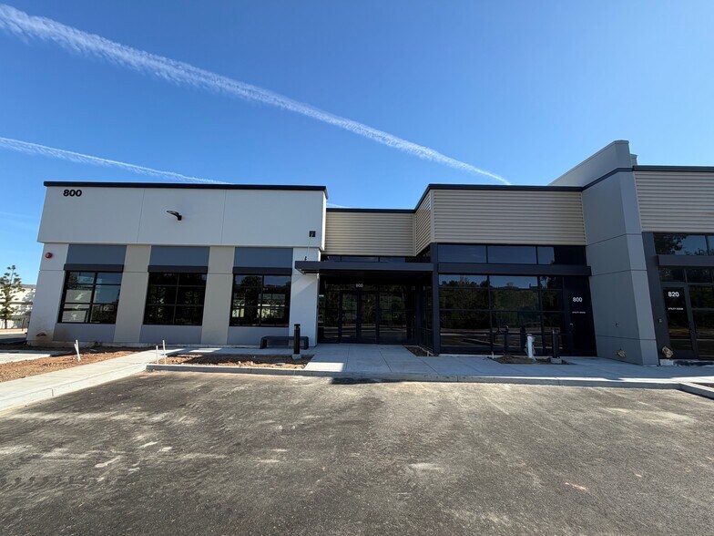 Primary Photo Of 850 Patriot Dr, Moorpark Medical For Sale