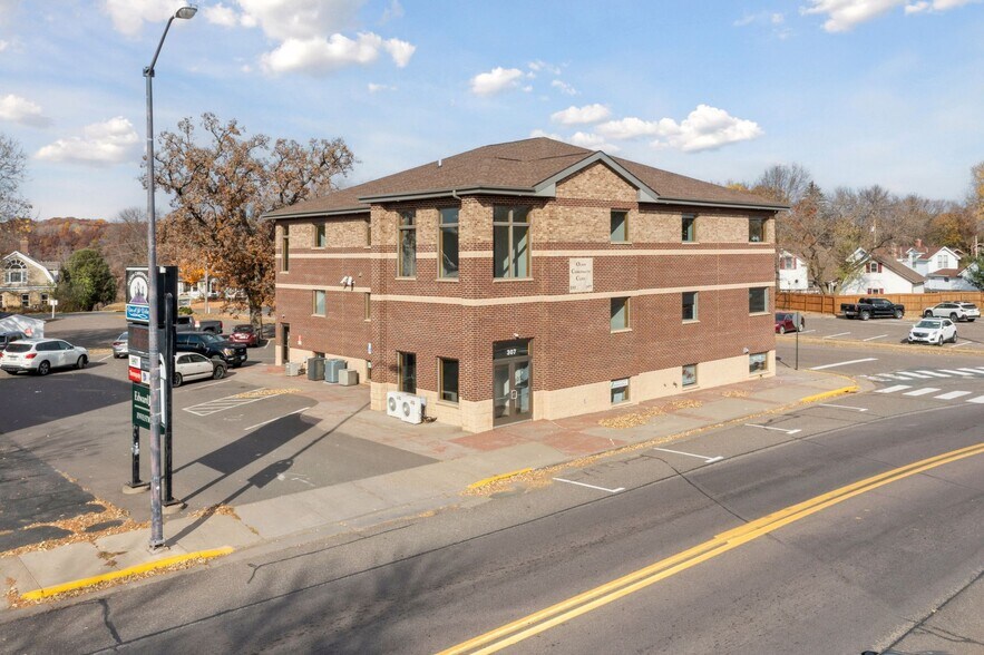 More Photos Of 307 N Cascade St, Osceola Medical For Lease