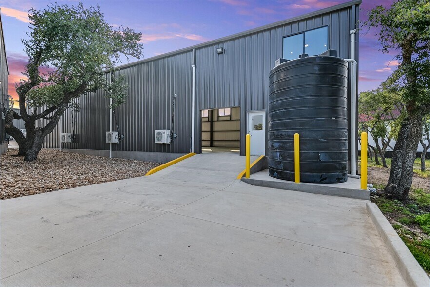 More Photos Of 15210 Fitzhugh Rd, Austin Warehouse For Sale