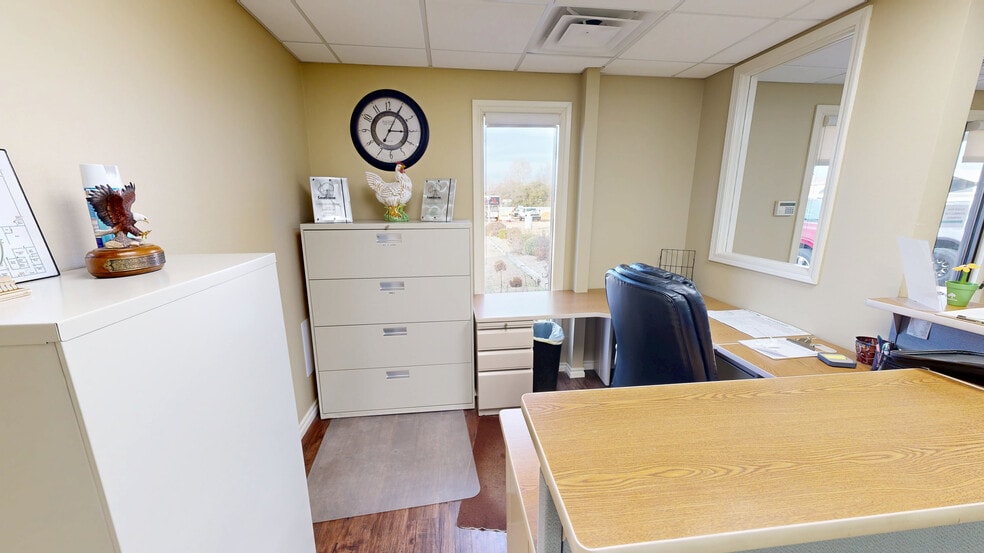 More Photos Of 1213 Esi Dr, Springdale Warehouse For Lease