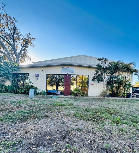 Primary Photo Of 4506 Quality Ln, Tampa Warehouse For Sale