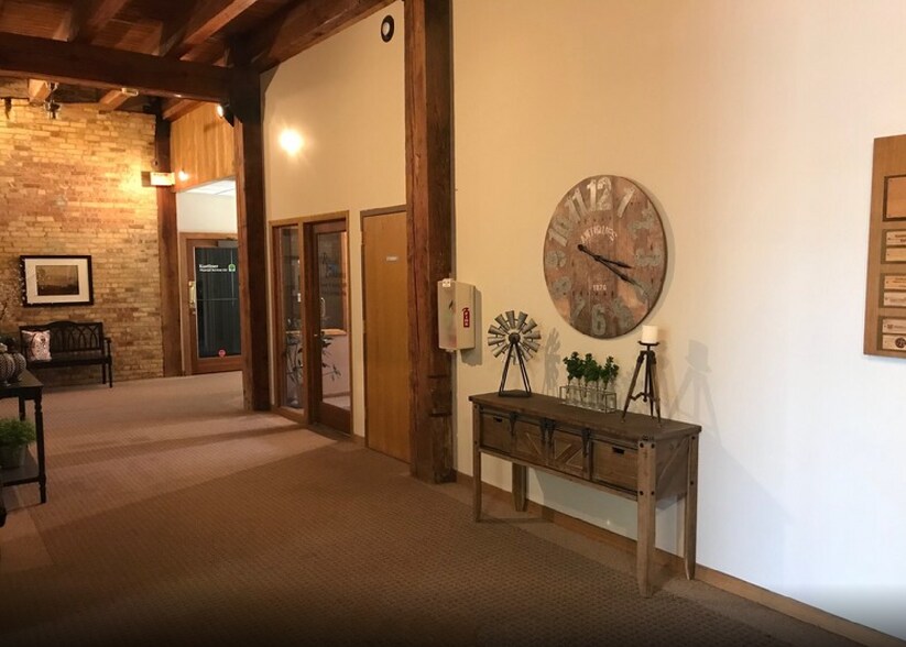 More Photos Of 600 S Main St, Oshkosh Office For Lease