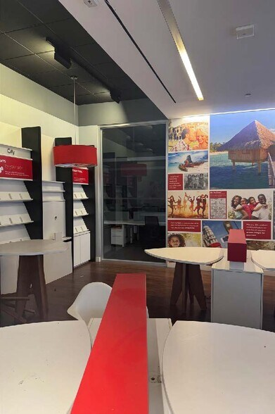 More Photos Of 25 W 14th St, New York Storefront For Lease