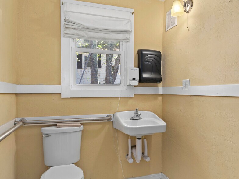 More Photos Of 99 Walnut St, Waynesville Office Residential For Sale