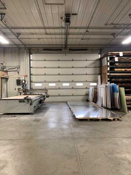 More Photos Of 8635 Hollander Dr, Franksville Manufacturing For Lease