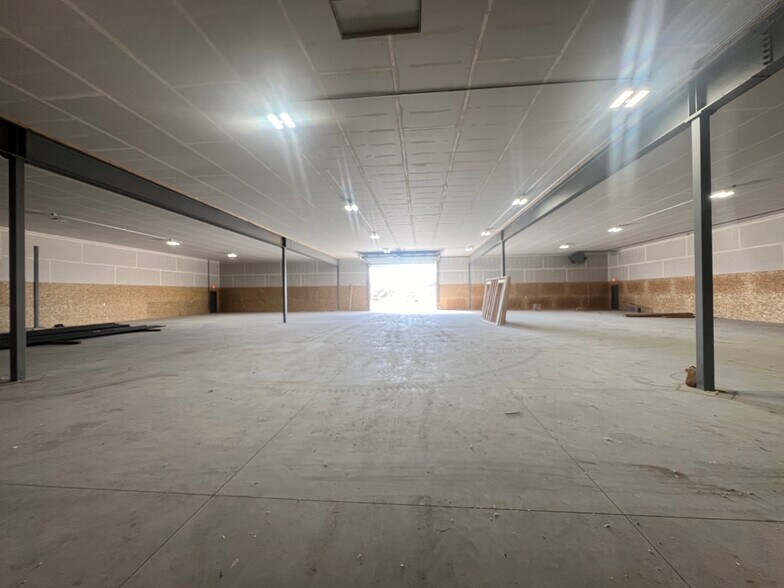 More Photos Of 94 Pokorny Rd, Anaconda Industrial For Lease