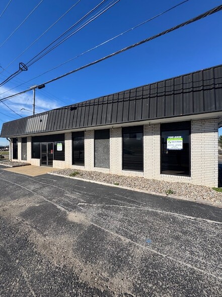 More Photos Of 2533 Russellville Rd, Bowling Green Showroom For Lease