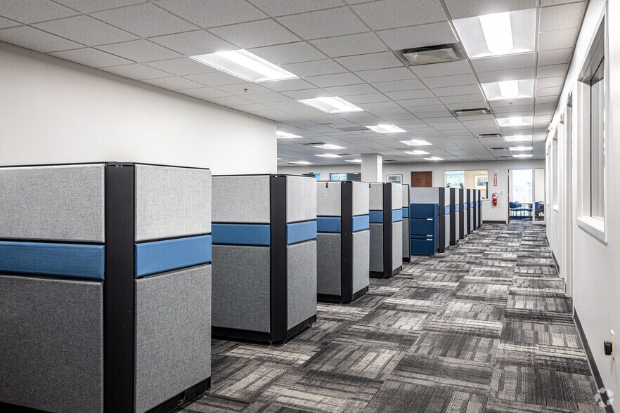 More Photos Of 5700 Broadmoor St, Mission Office For Lease