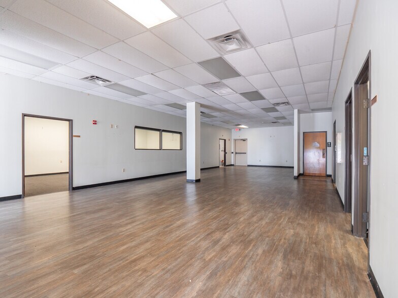 More Photos Of 900 Bugg Ln, San Marcos Storefront For Lease