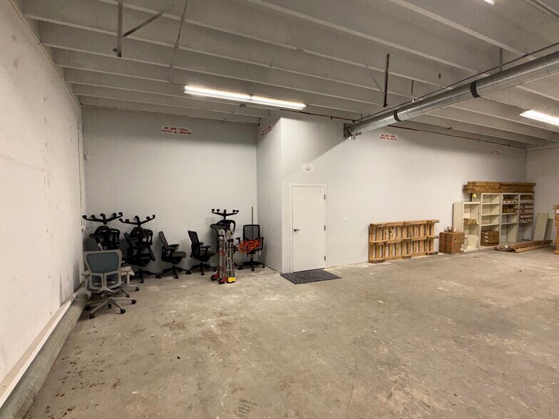 More Photos Of 8111-8119 NW 33rd St, Miami Warehouse For Sale