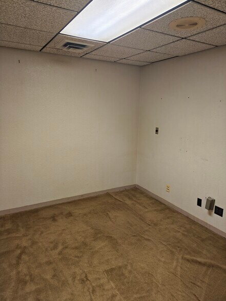 More Photos Of 208 1st St, McCook Office For Sale