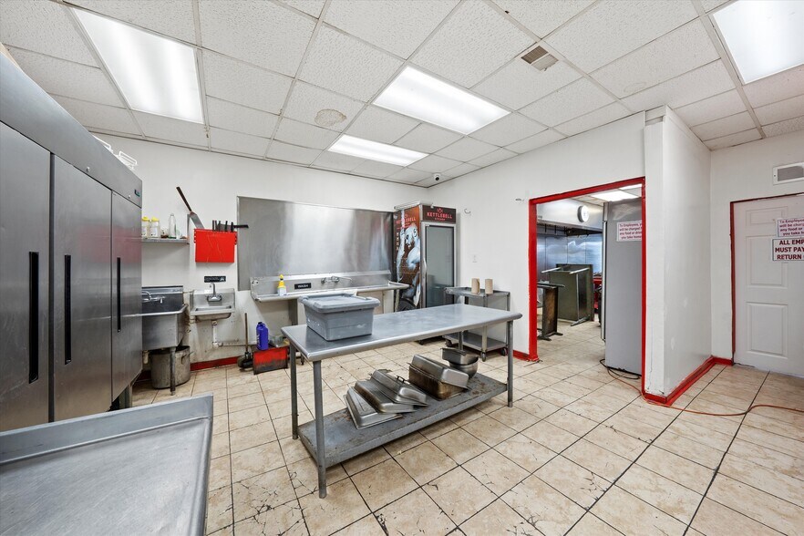 More Photos Of 4805 W Madison St, Chicago Storefront For Sale