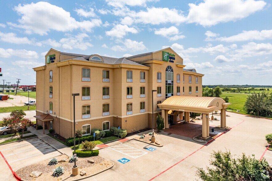 Primary Photo Of 300 Tanger Dr, Terrell Hotel For Sale