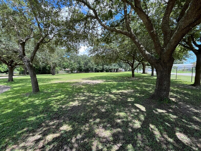 More Photos Of 2400 W Herman St, Pensacola Warehouse For Sale