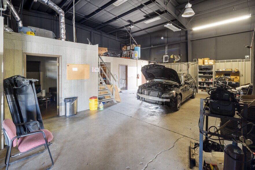 More Photos Of 5225 Sheridan Blvd, Arvada Warehouse For Sale