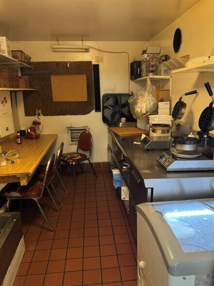 More Photos Of 244 N Pioneer Park Rd, Westfield General Retail For Lease
