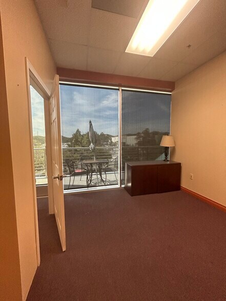 More Photos Of 28294-28310 Constellation Rd, Valencia Light Distribution For Sale