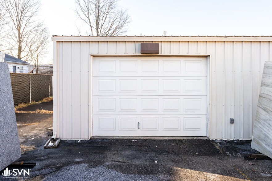 More Photos Of 514 S 3rd St, Danville General Retail For Lease