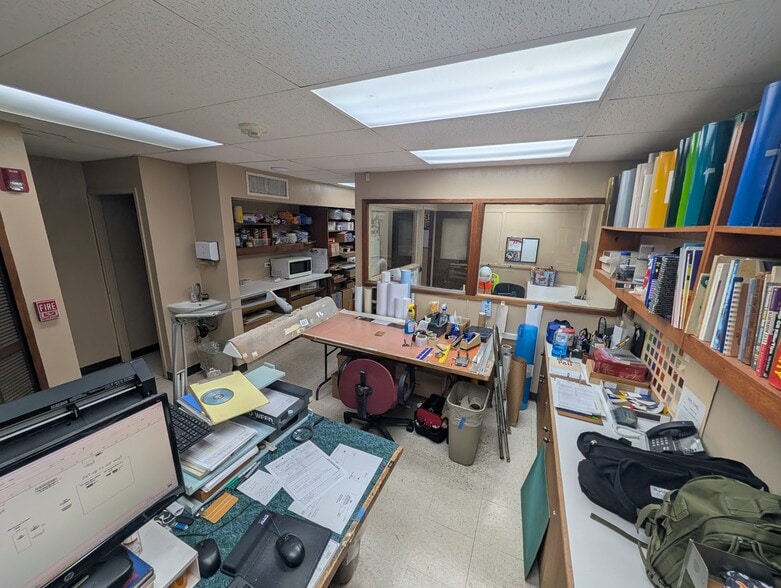 More Photos Of 1724 Hart St, Honolulu Warehouse For Lease
