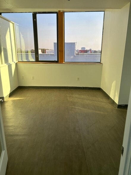 More Photos Of 5414 74th St, Elmhurst Coworking Space