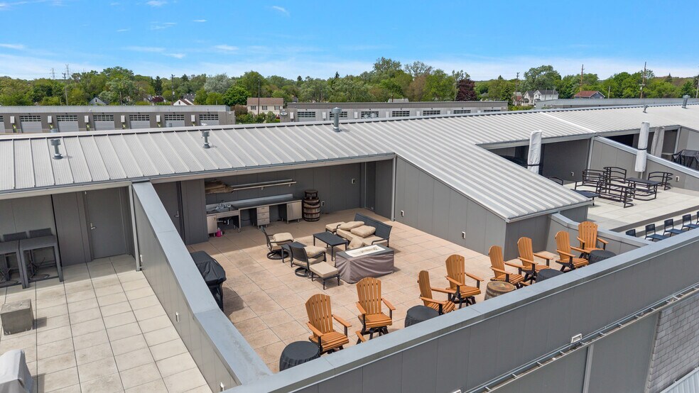 More Photos Of 148 Pit Ln, Pontiac Parking Garage For Sale