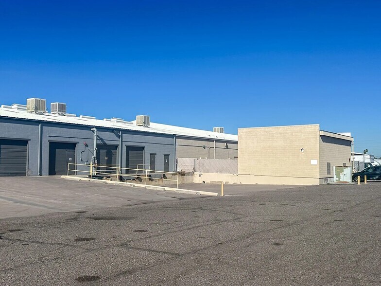 More Photos Of 5555 N 51st Ave, Glendale Warehouse For Lease