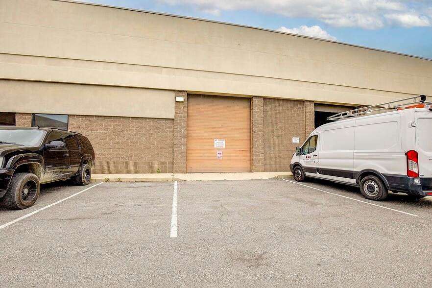 More Photos Of 4313 Charles Crossing Dr, White Plains Showroom For Sale