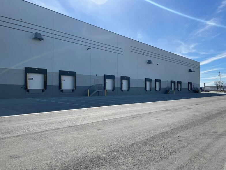 More Photos Of 8840 Birch Ln, Nampa Distribution For Lease