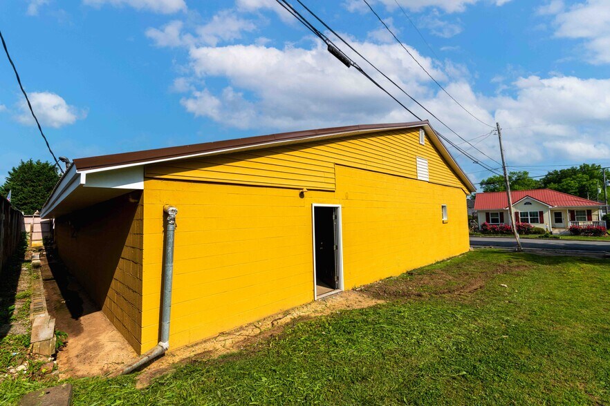 More Photos Of 8 2nd St, Aragon Apartments For Sale